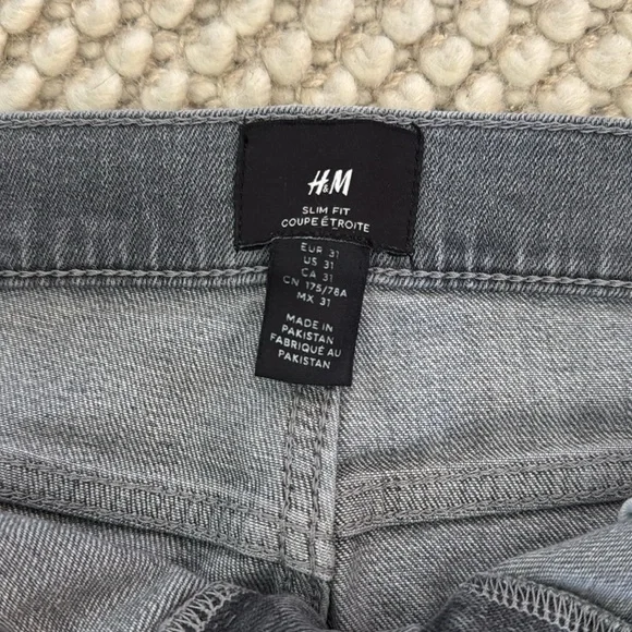 H&M Men's Grey Denim Jean Shorts Waist Size 31 - Picture 6 of 7